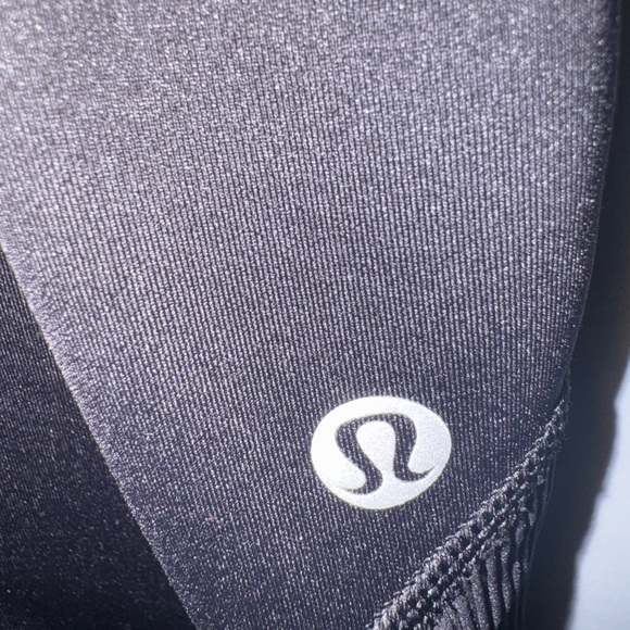 Lululemon Athletica- women’s high waist w/ pockets full length leggings. Size 8 - Picture 11 of 11